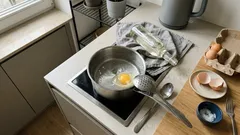 Warum ein Spritzer Essig im Kochwasser bei Eiern oft den Unterschied macht – und wann du ihn besser weglässt